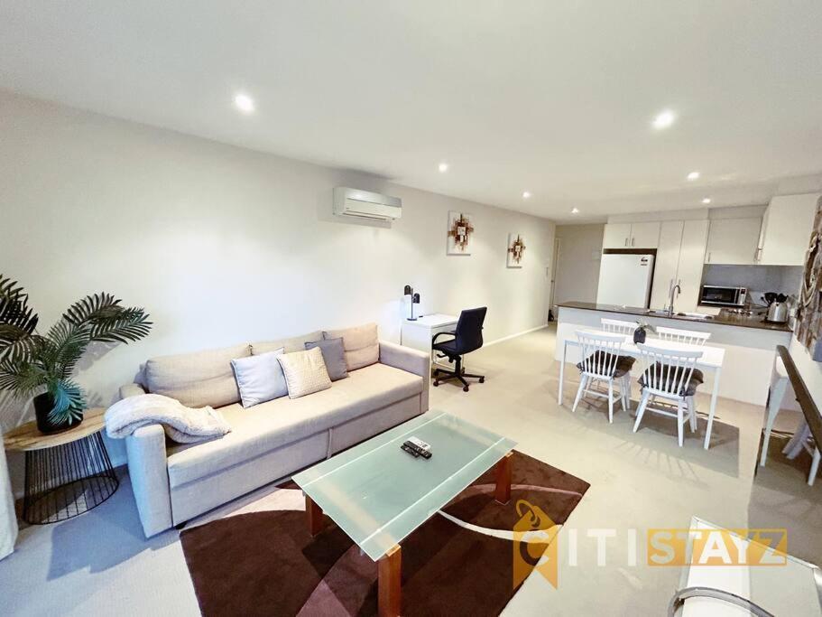 Apartment Beige & Beautiful - 1bd 1bth - Close To Anu Canberra